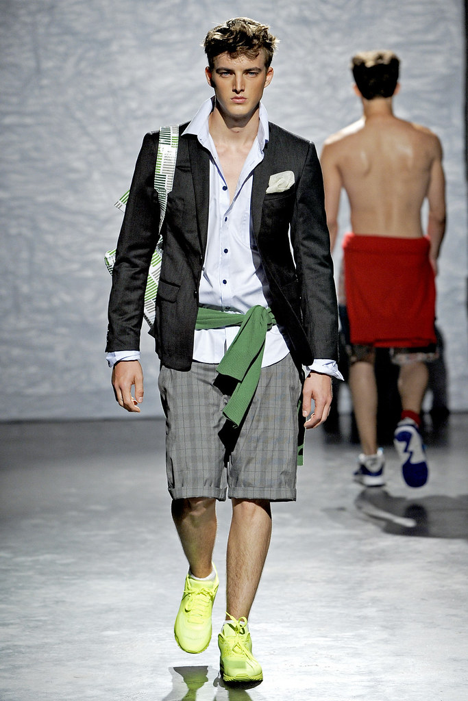 James Smith3505_SS12 New York Loden Dager(VOGUE)