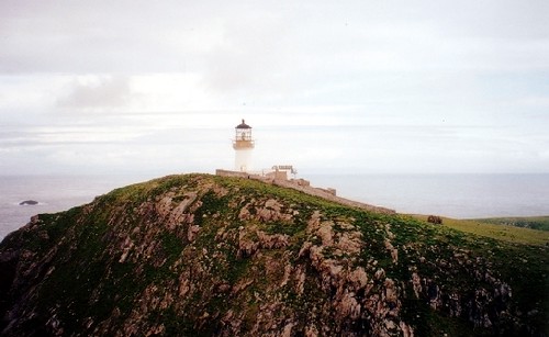 The_lighthouse_on_Eilean_Mor_of_the_Flannan_Isles_-_geograph.org.uk_-_100454