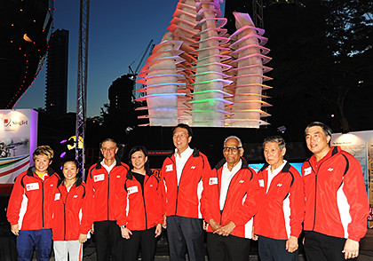 Deputy Prime Minister Teo Chee Hean (Minister for Home Affairs, Coordinating Minister for National Security and President of the Singapore National Olympic Council); Chua Sock Koong, Group Chief Executive Officer, SingTel; athletes Tao Li and Lim Heem Wei; as well as SNOC officials in from of the sculpture.