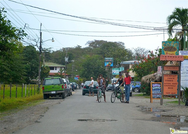 Costa Rican Road with vehicles and bikes