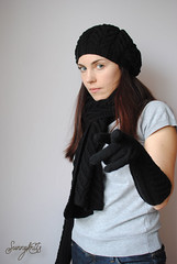 Cable beret, scarf and gloves