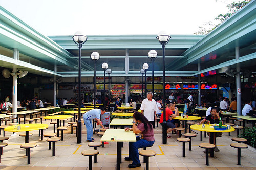 Alfresco dining at Pasir Panjang Food Centre