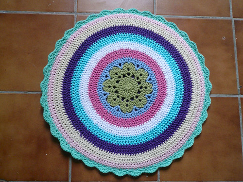 Circular cushion, front
