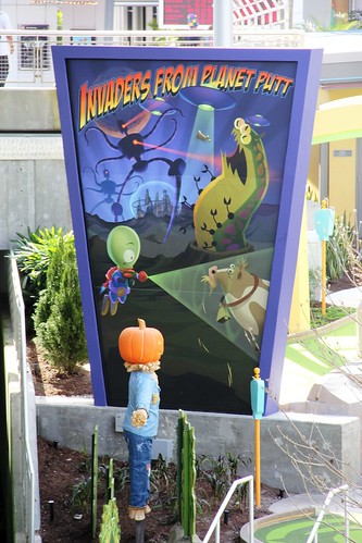 Hollywood Drive-In Mini Golf - Invaders from Planet Putt