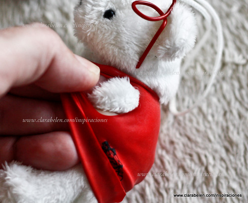 Manualidades para San Valentín: convertir un osito de peluche en un regalo para el día de los enamorados