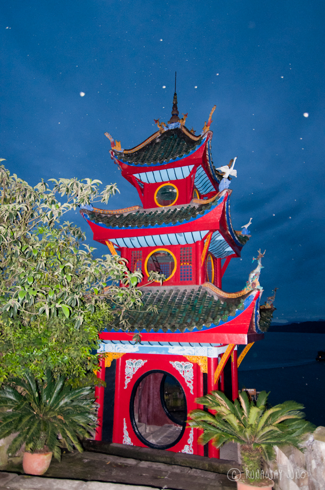 Shibaozhai_Pagoda_Top_Yangtze