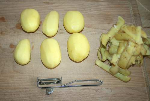 09 - Kartoffeln schälen / Peel potatoes