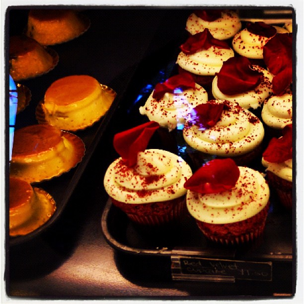 Red velvet cupcakes and flan at Porto's #burbank