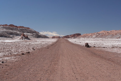 road to Valle de la Luna