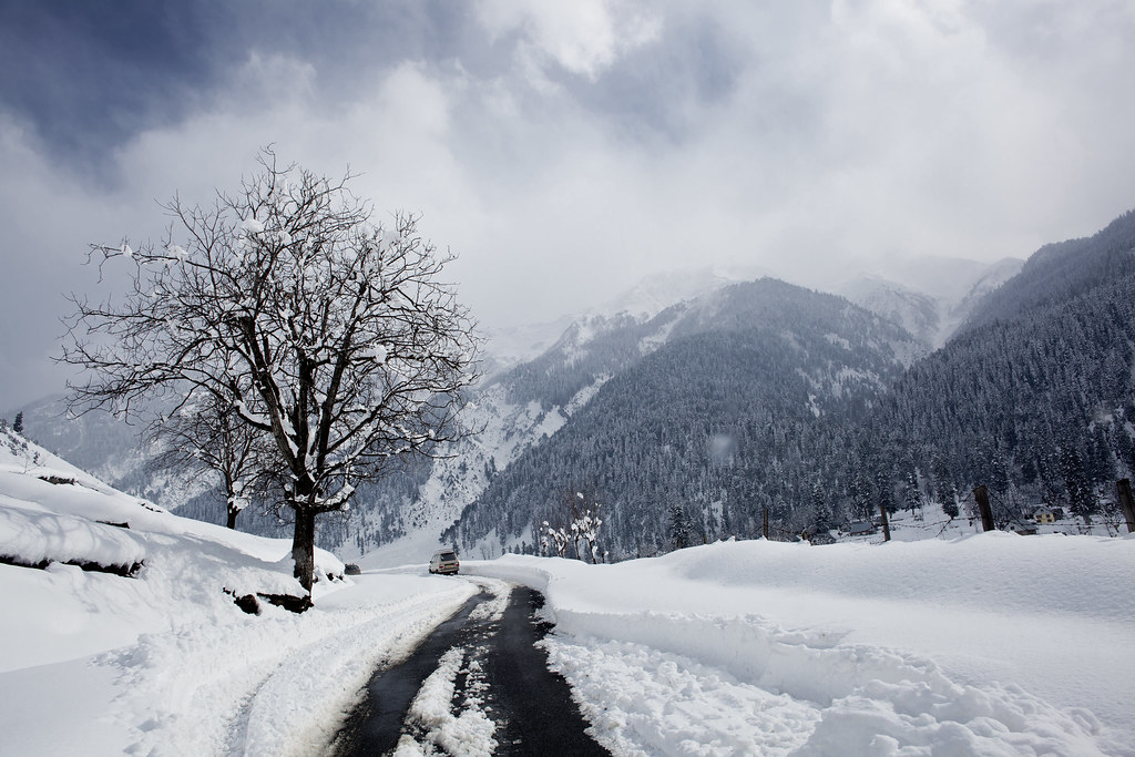 Winter in Kashmir 2012 | Into The Wild | Road to Sonamarg from Srinagar