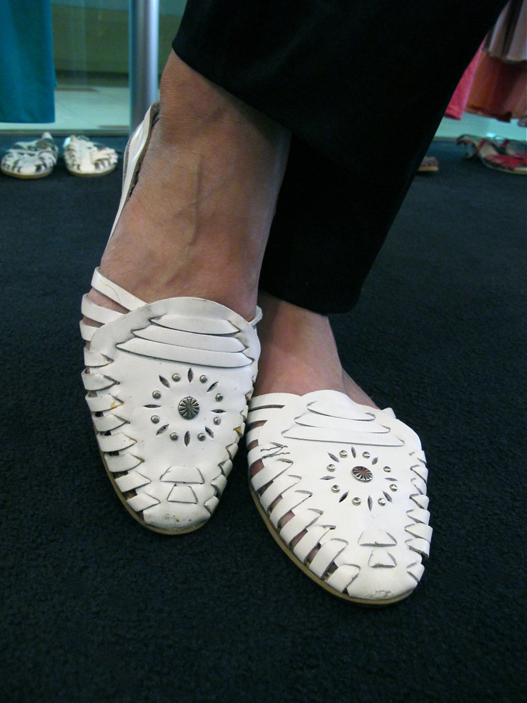 Shod your feet in these comfy 1980s white leather flats!