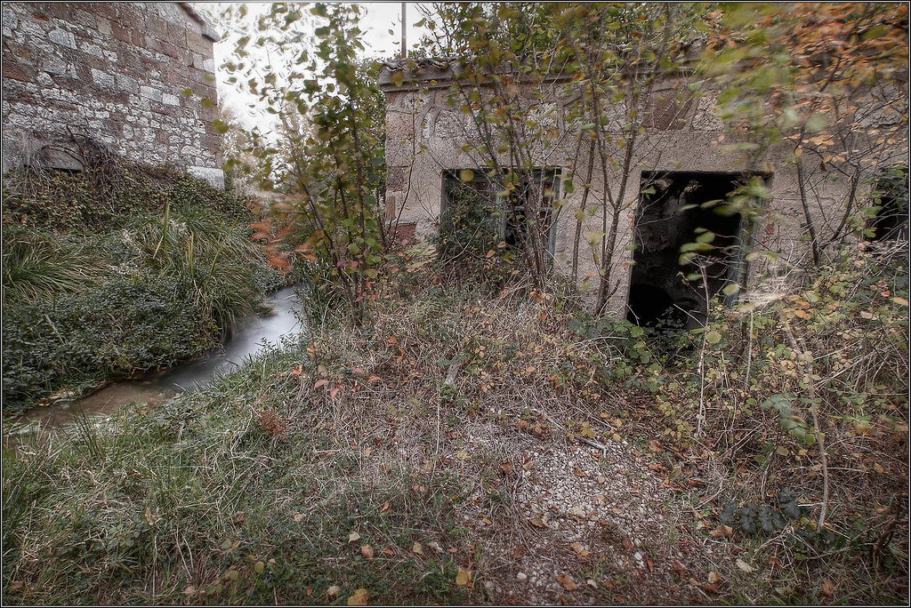 Agua y viento - Central eléctrica abandonada en la ribera del Arlanzón - Ibeas de Juarros (Burgos)