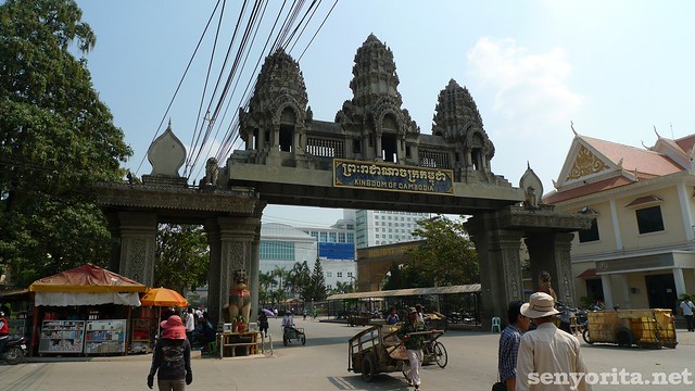 Thai-Cam-Crossing30