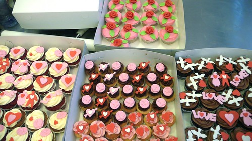 Valentine's Day Cupcakes by CAKE Amsterdam - Cakes by ZOBOT