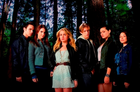 The CW THE SECRET CIRCLE PICTURED (L-R): Thomas Dekker as Adam Conant, Shelley Hennig as Diana Meade, Brittany Robertson as Cassie Blake, Louis Hunter as Nick Armstrong, Phoebe Jane Tonkin as Faye Chamberlain, and Jessica Parker Kennedy as Melissa Photo C