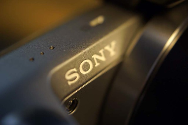 Sony NEX-7 a-mount 30mm f/2.8 macro lens LA-EA2 mirrored adapter.