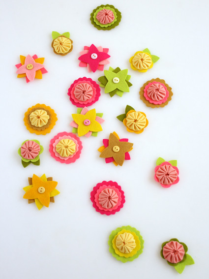 Felt flower charms, on The Purl Bee