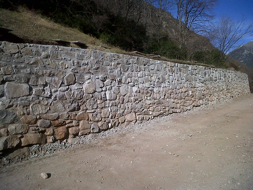 Muro de mampostería 2,5m de altura