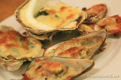 Plate - Baked Mussels with Cheese