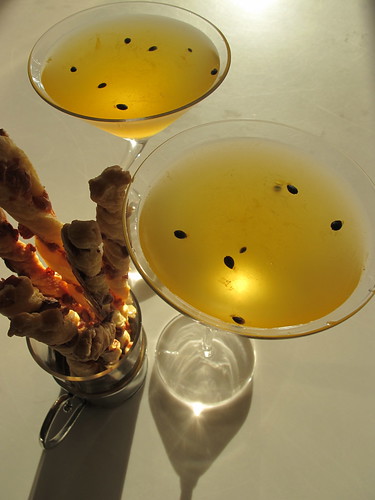 PAssion martini with cheese sticks