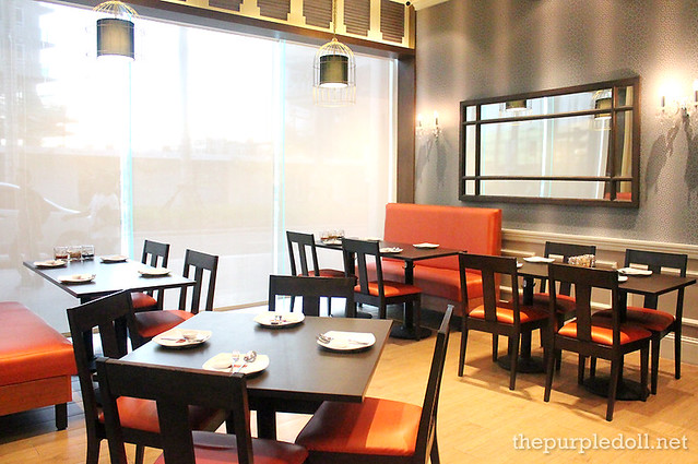 Tables at Wee Nam Kee Glorietta