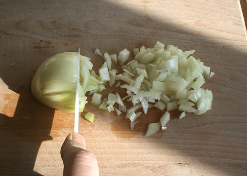 13 - Zwiebeln würfeln/ Dice onion