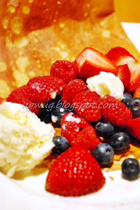 Crepe with Fresh Strawberries (with blueberries & ice cream)