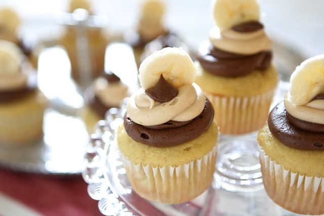 Banana Cupcakes with Chocolate and Peanut Putter Frosting 001