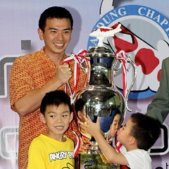 Winner Yohanes Jusuf and his two children