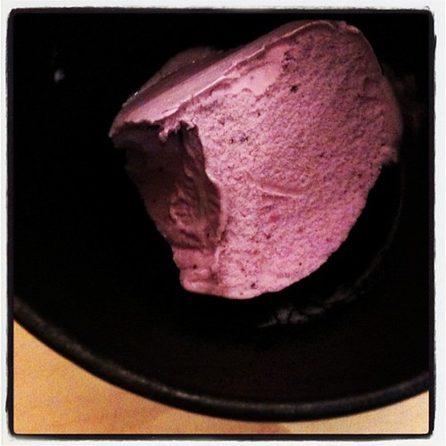 竹東藍莓冰淇淋，好好吃！