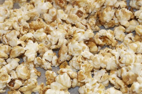 popcorn with maple syrup & salt 13