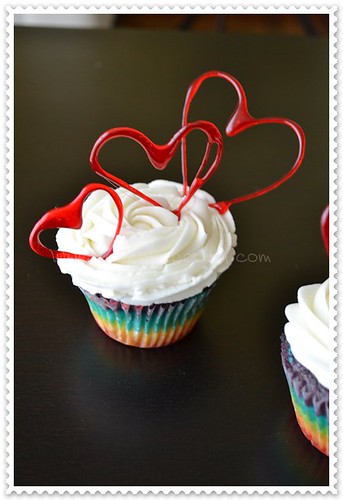 Cupcakes arcoiris con corazones de isomalt