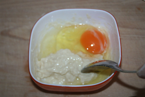 15 - Ei einrühren / Mix in egg