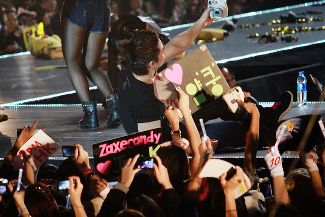 2PM - 2012 Hands Up Asia Tour - Hong Kong Taec Selca with Fans