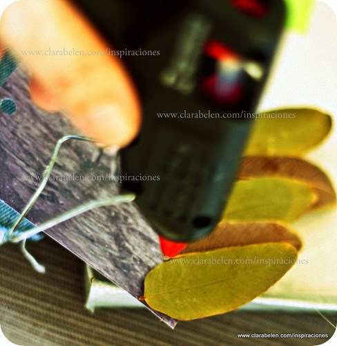 Decorar un ábum de fotos con hojas secas