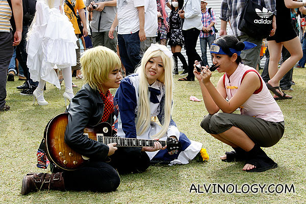 I like it when I spot cosplayer taking photo of cosplayer