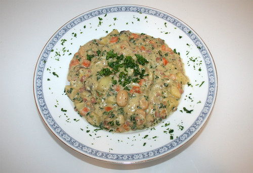 37 - Dicke Bohnen-Kartoffelpfanne / Bean potato stew - Serviert
