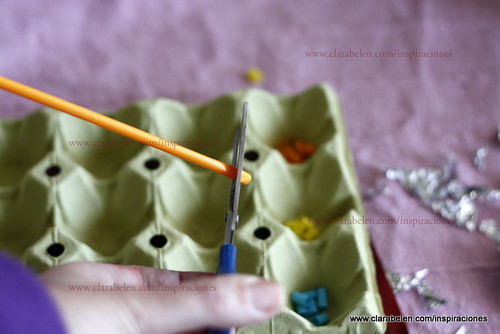 Manualidades con reciclaje: hacer mariposas con papel albal y pajitas