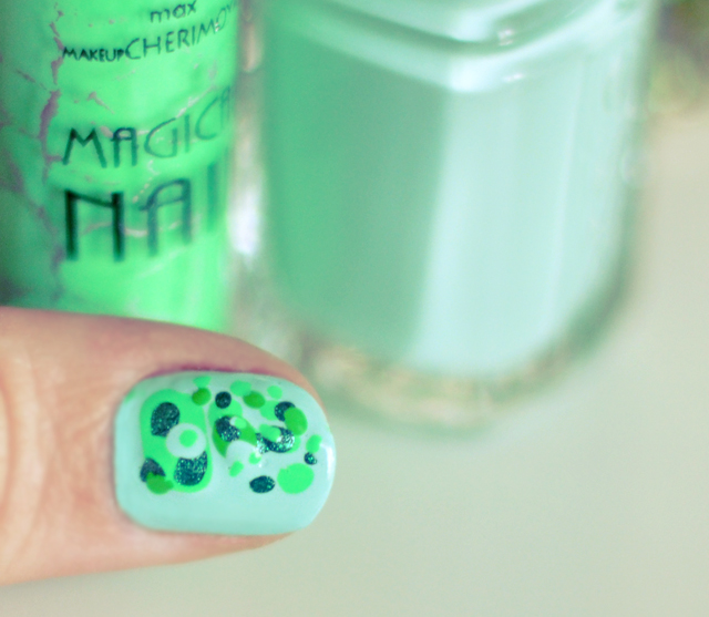 green speckled nails - nail art-nail polish
