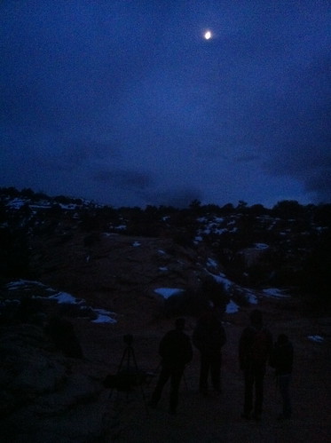 Mesa Arch - Waiting for sunrise