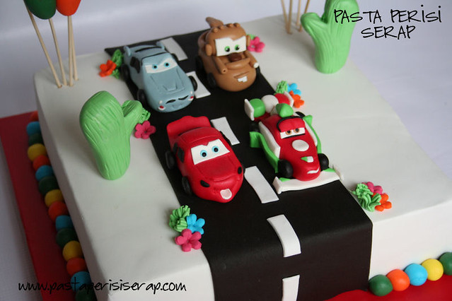 CARS 2 BIRTHDAY CAKE