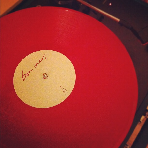 Now Bon Iver :) fitting with the red + white record #vinyl #recordplayer
