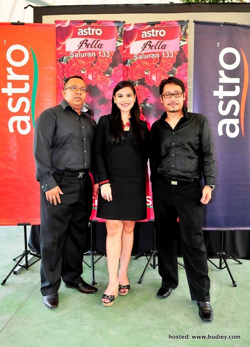 Astro'S Malay Language Business Vice President Khairul Anwar Salleh (Right) Astro Bella'S Channel Manager Natasha Hashim (Center) And Avp Premium Channel, Nizam Sani