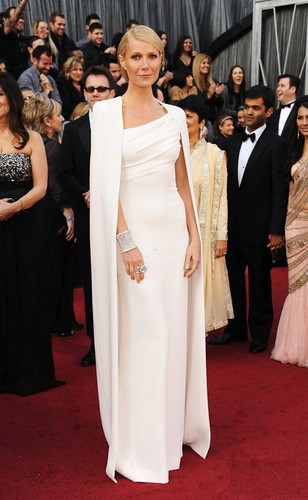Gwyneth-Paltrow-in-Tom-Ford-at-Academy-Awards-Oscars-2012-630x1024