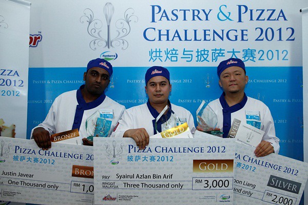 Fonterra FS Pic4 Winners for the Pizza Category of the Fonterra Foodservices Pastry and Pizza Challenge. From left, Justin Javear (Bronze), Syaiful Azlan (Gold) and Pele Kuah (Silver)