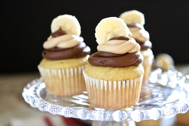 Banana Cupcakes with Chocolate and Penut butter Frosting