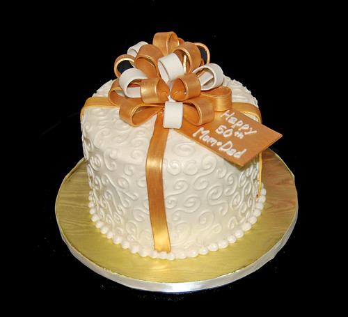 gold and cream 50th wedding anniversary cake