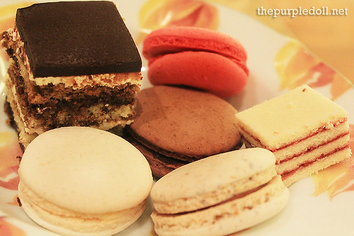 Plate - Biscuits and Macarons