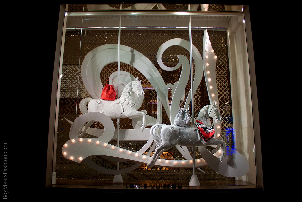 Window displays: LOUIS VUITTON - New Bond Street Maison (Feb 2012)