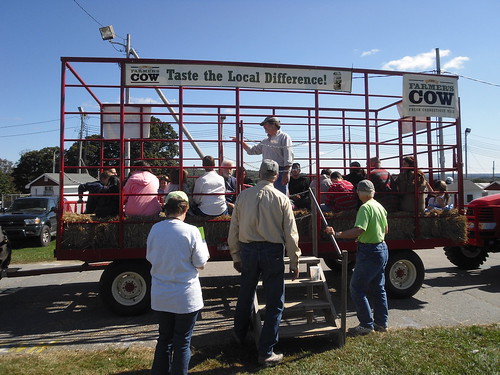 Connecticut’s AGvocate Program promotes local farmers by inviting the public to area events and demonstrations. One event allowed residents to ride a wagon through a dairy barn to learn how milk is produced and how they can support local dairy farmers.
